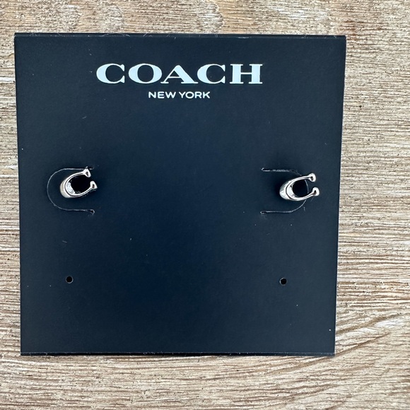 Coach Jewelry - NWT Coach Signature ‘C' Stud Earrings Logo Silber Tone